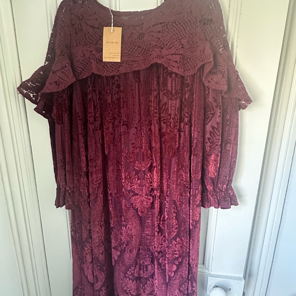 Elegant Lace shoulder comfortable swingy midi dress